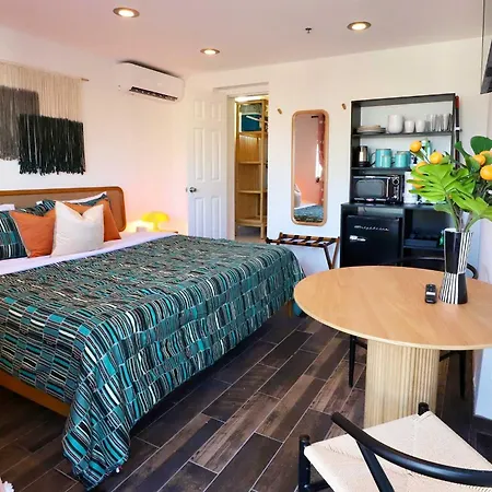 Ocean Drive Rooftop Suite With Ocean Views & Terrace